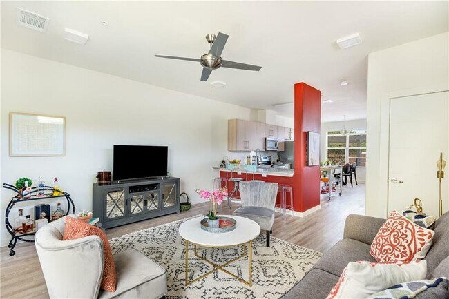 7805 Cooper Lane, Austin, TX 78745 photo 2