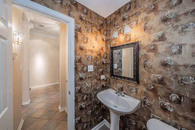 2306 Bear Run Road, Arlington, TX 76001 photo 5