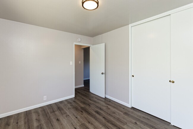 Dimond Ave photo 5