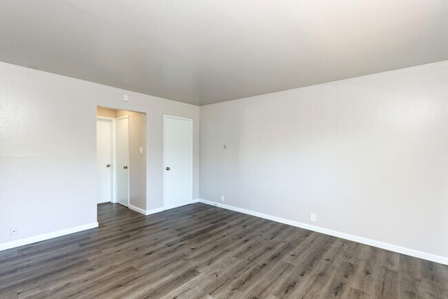 Dimond Ave photo 4
