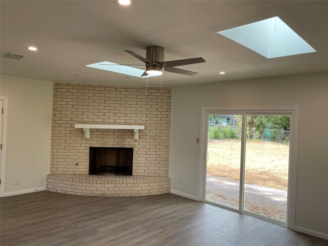 8407 Leesburg Cir Austin, TX 78758 photo 4