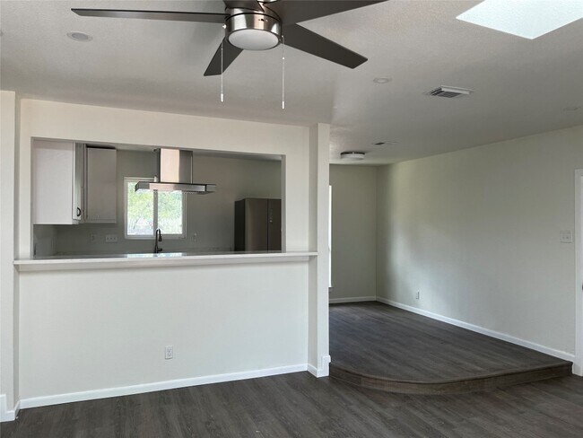8407 Leesburg Cir Austin, TX 78758 photo 5