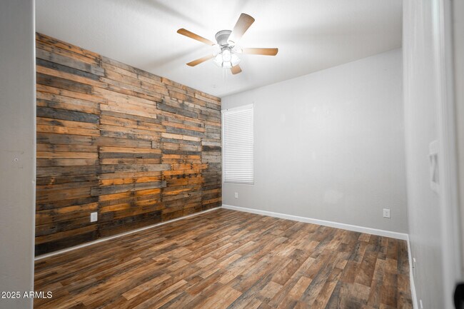 18433 West Sunnyslope Lane, Waddell, AZ 85355 photo 3