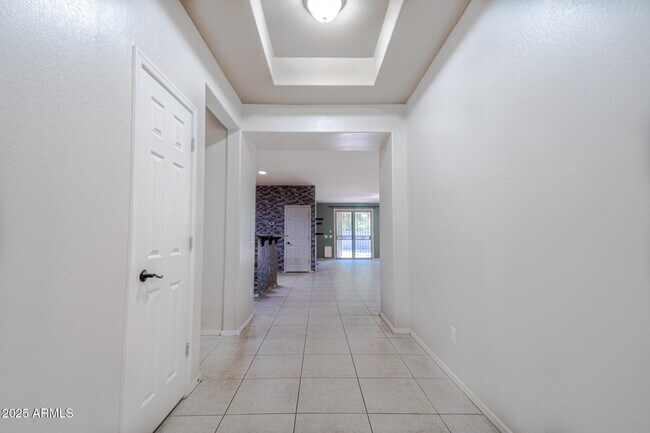 18433 West Sunnyslope Lane, Waddell, AZ 85355 photo 5
