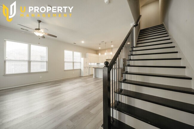 2745 Troutt Drive, Carrollton, TX 75010 photo 4