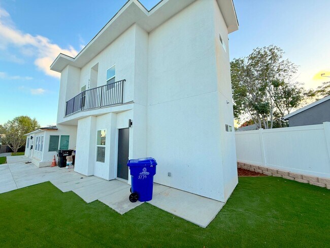 5178 Ewing St San Diego, CA 92115 photo 2