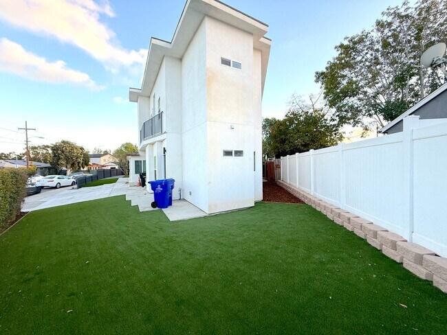 5178 Ewing St San Diego, CA 92115 photo 3