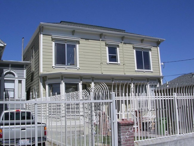Center Street Apartments photo 3