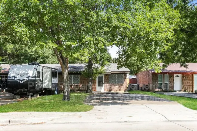 409 Cousins Lane, Arlington, TX 76012 photo 2