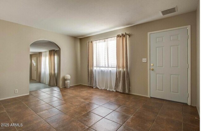 6445 S 32ND Street photo 3