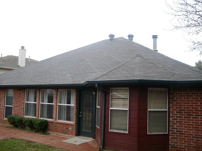2202 Bowie Lane, Corinth, TX 76210 photo 3