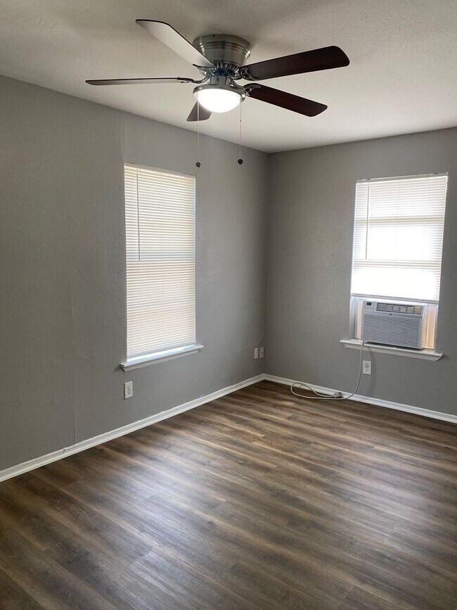 835 Allende Dr San Antonio, TX 78237 photo 3