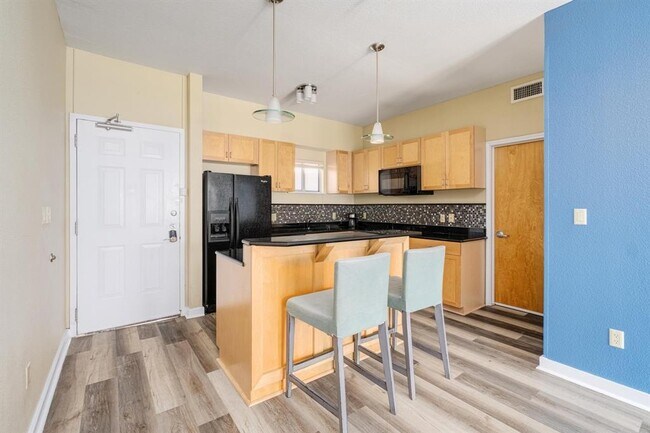 711 W 26th St Austin, TX 78705 photo 4