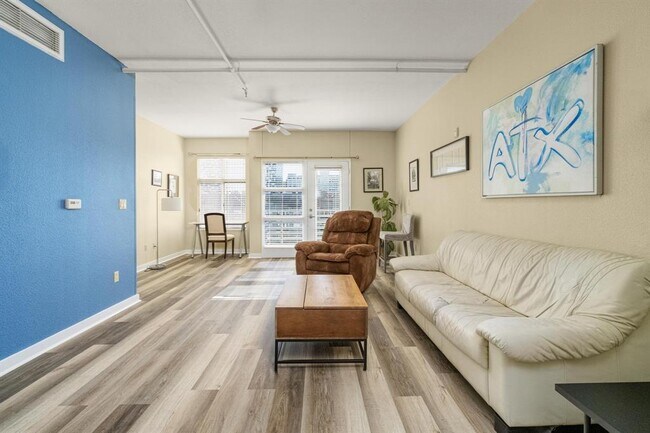 711 W 26th St Austin, TX 78705 photo 5