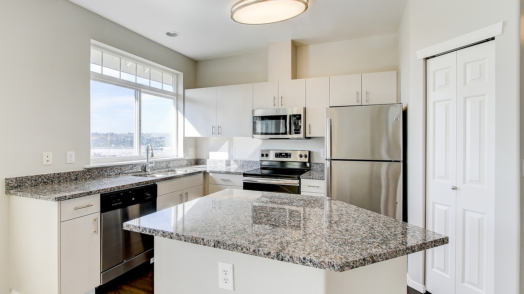Pinnacle on Lake Washington photo 5