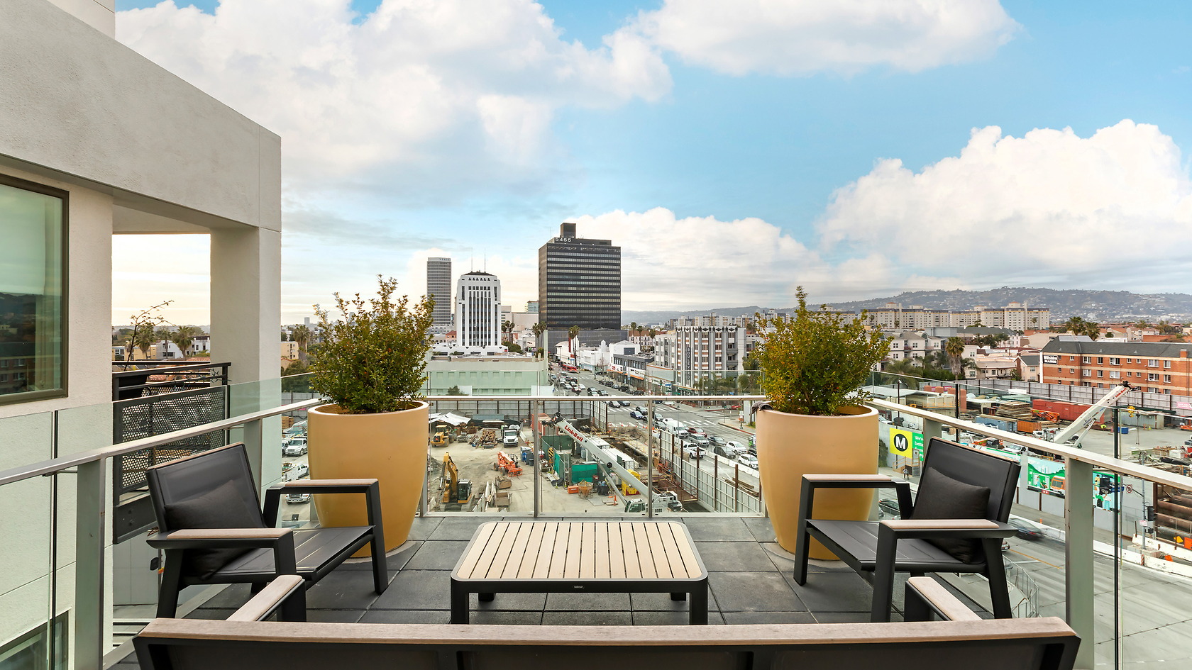 Wilshire La Brea photo 3