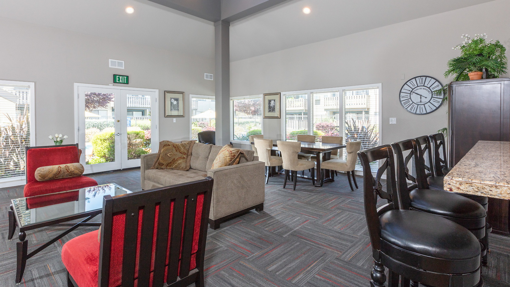 Riley Square photo 4