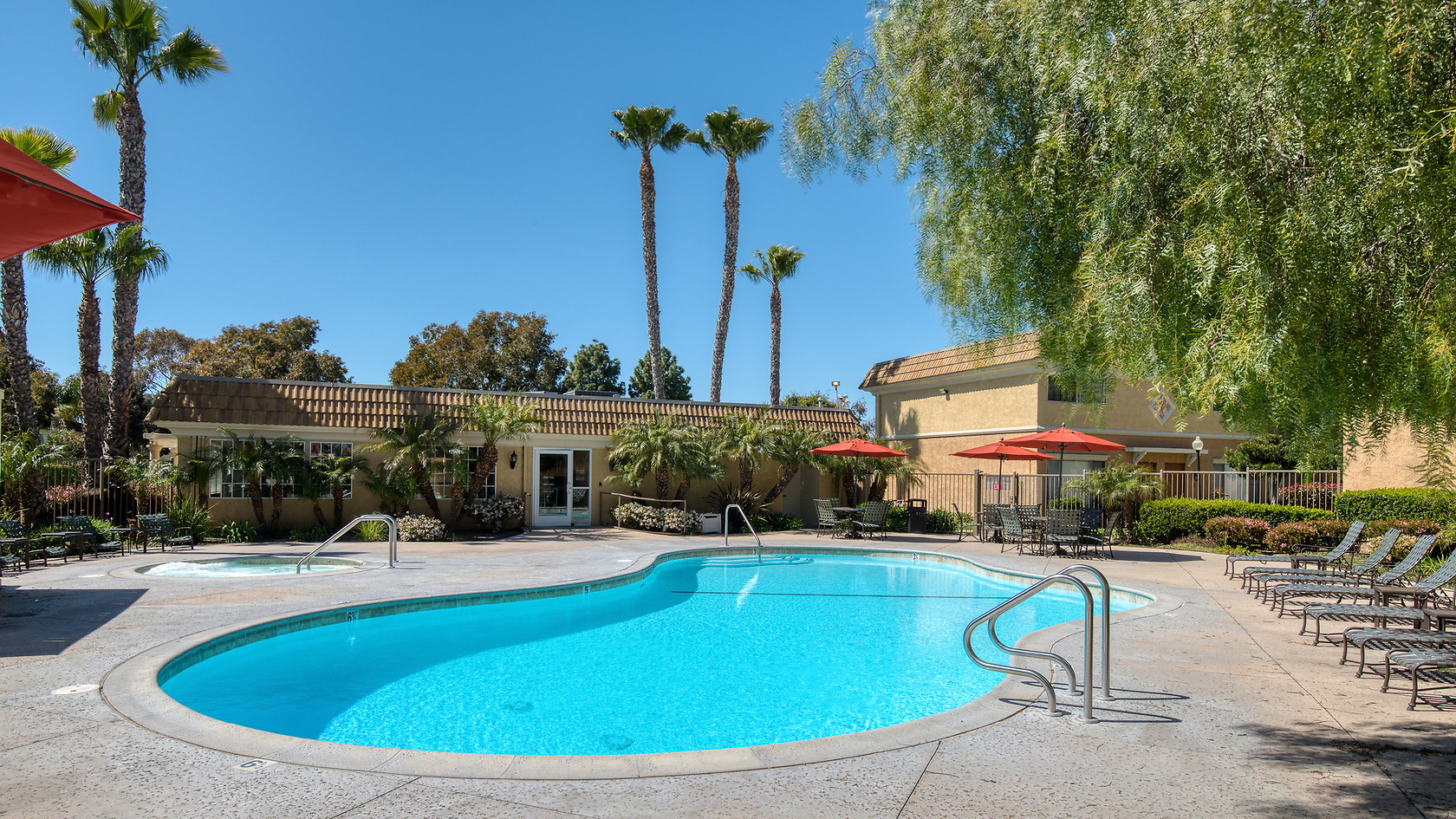 Monterey Villas photo 2