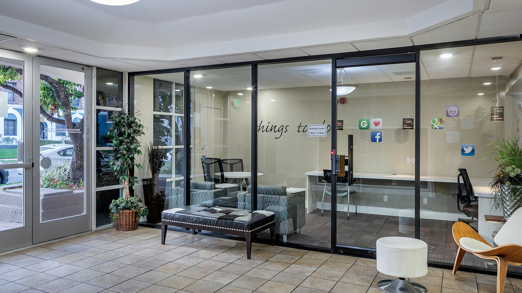 Essex Properties at Miracle Mile photo 4