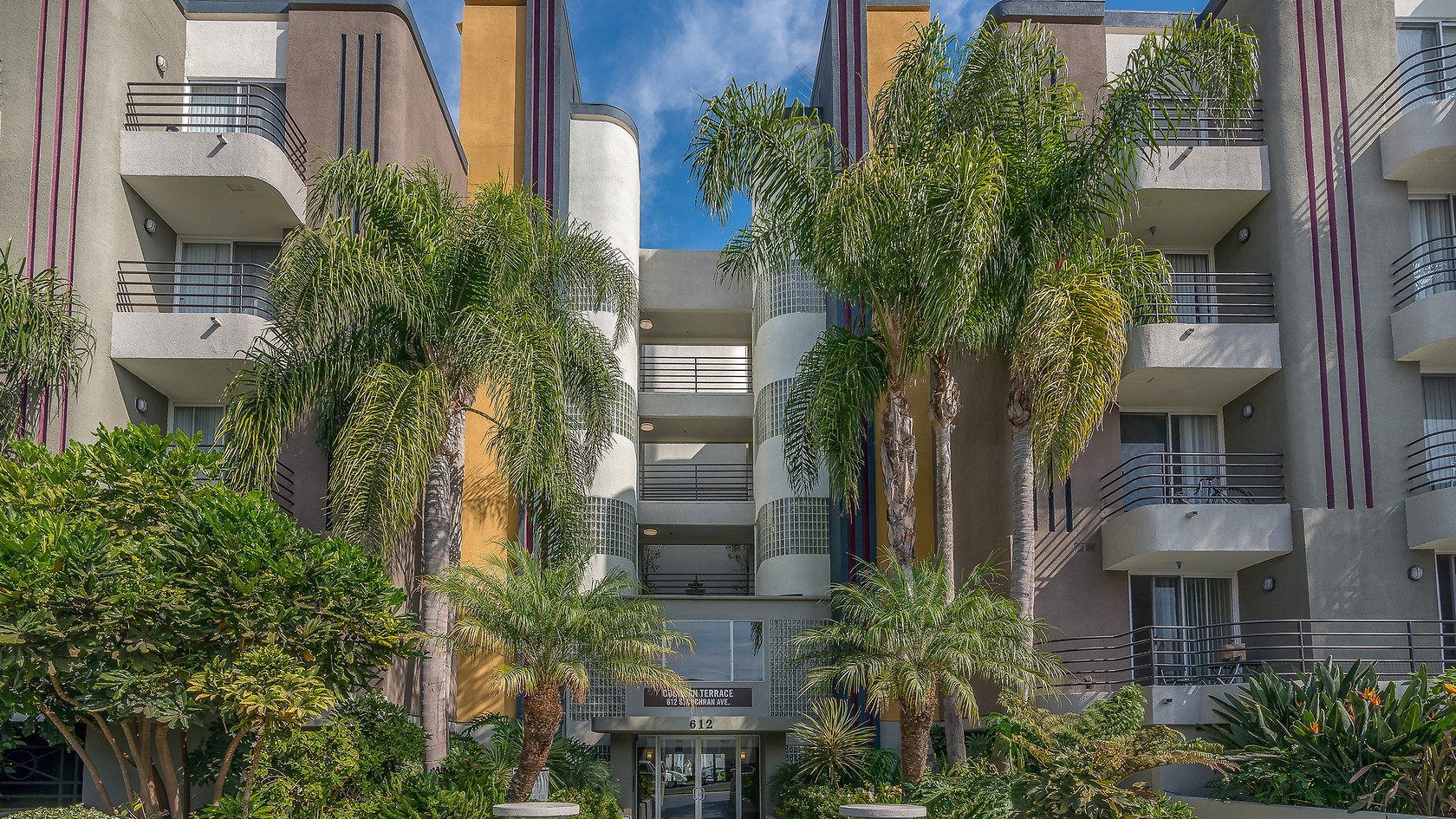 Essex Properties at Miracle Mile photo 5
