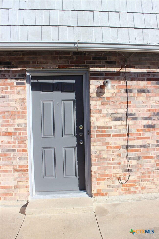 1303 Wales Dr Killeen, TX 76549 photo 3