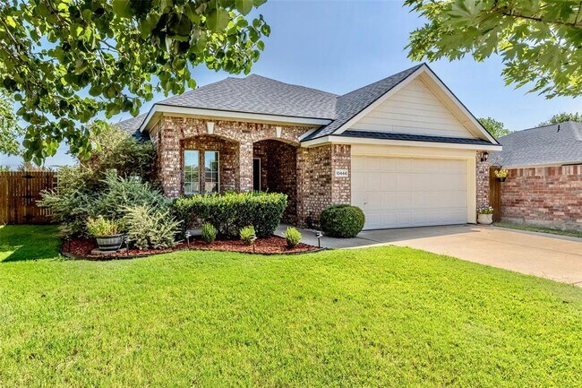 10444 Bear Creek Trail, Fort Worth, TX 76244 photo 2