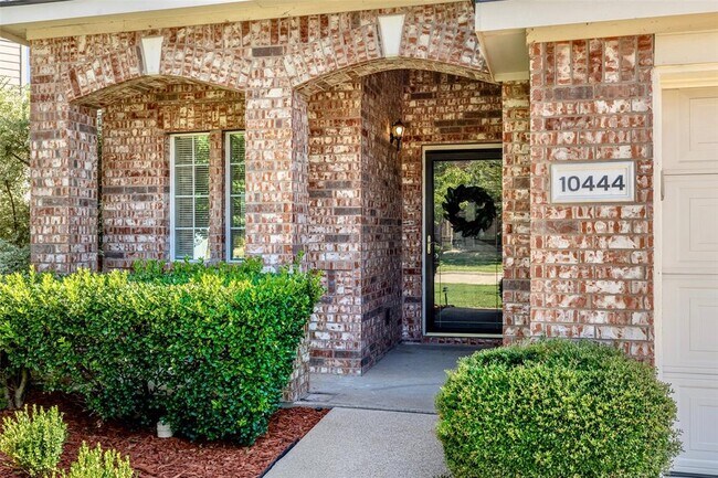 10444 Bear Creek Trail, Fort Worth, TX 76244 photo 3