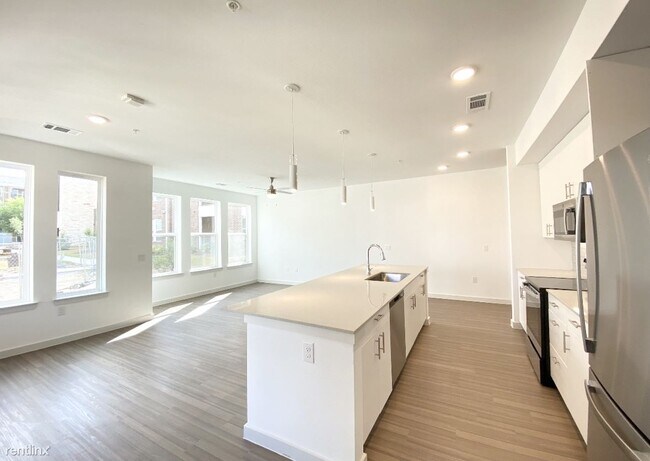 10748 E Crystal Falls Pkwy Leander, TX 78641 photo 2