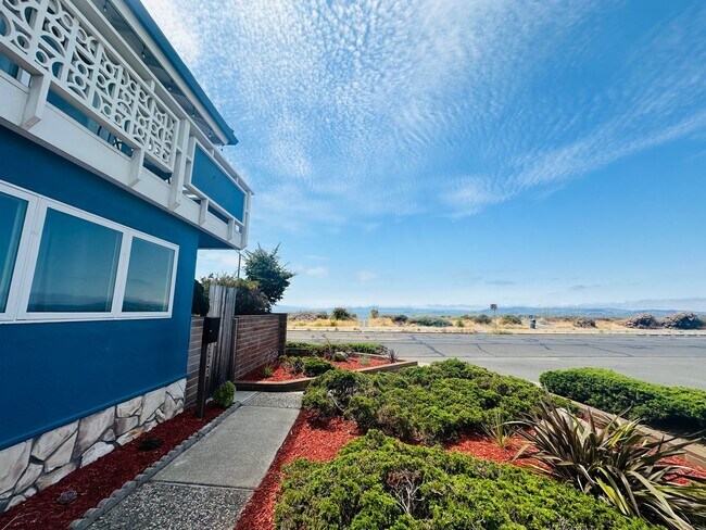 300 Sand Beach Rd Alameda, CA 94501 photo 2