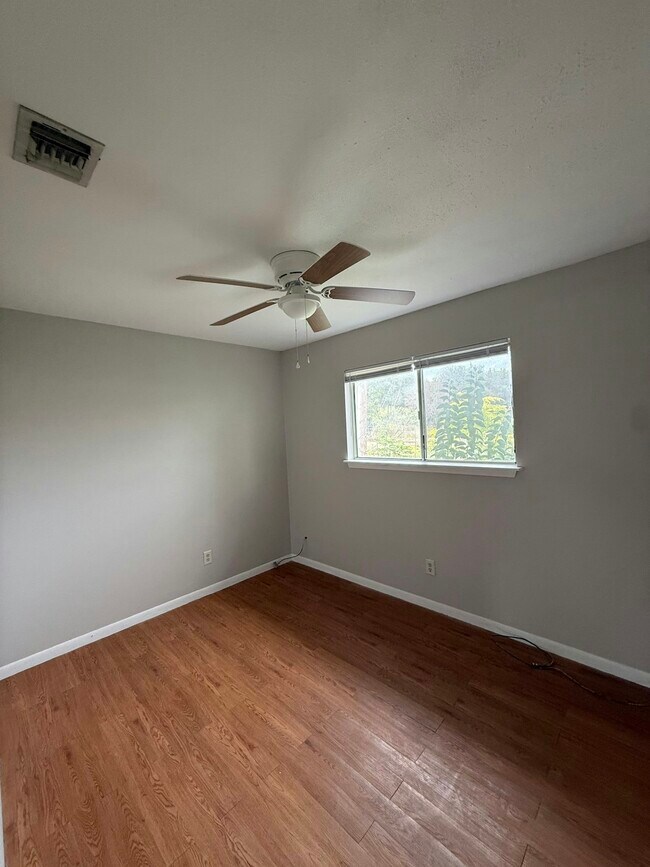 1690 Hofheinz St San Marcos, TX 78666 photo 4