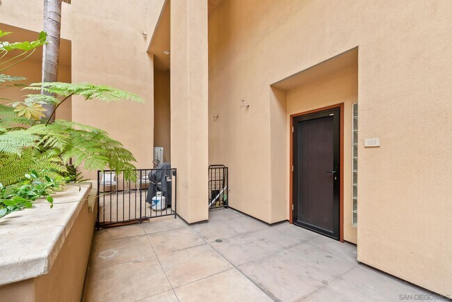 301 W G St San Diego, CA 92101 photo 4