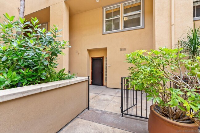301 W G St San Diego, CA 92101 photo 3