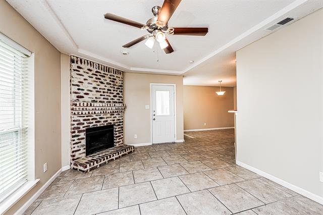1401 Del Rio Dr photo 3