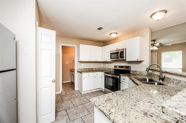 1401 Del Rio Dr photo 5