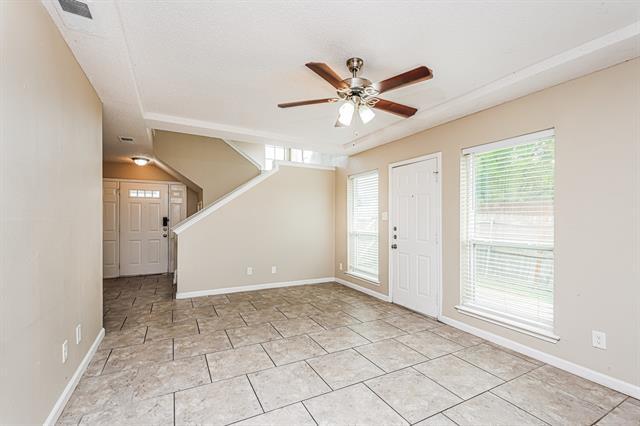 1401 Del Rio Dr photo 4