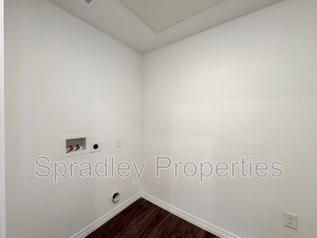 1124 W Ave O Belton, TX 76513 photo 4