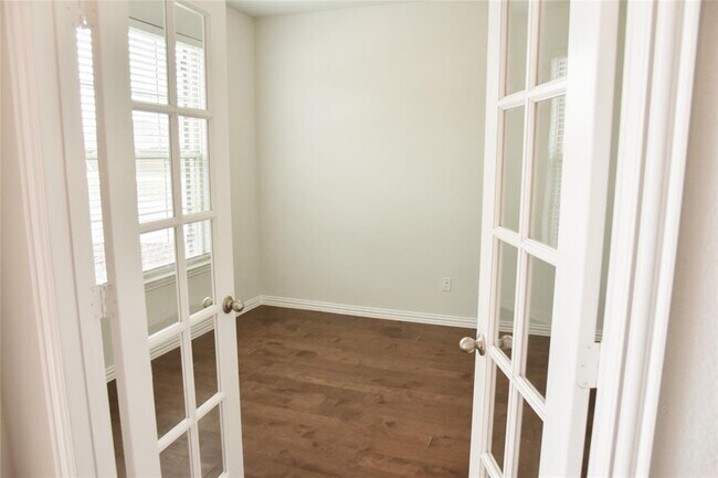 2068 Barx Drive, Little Elm, TX 75068 photo 4