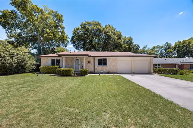 404 East Alexander Lane, Euless, TX 76040 photo 2