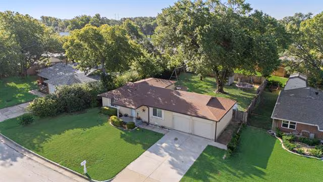 404 East Alexander Lane, Euless, TX 76040 photo 3