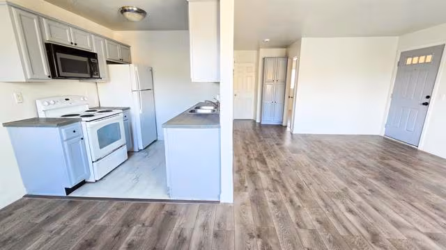 4402 Delta St San Diego, CA 92113 photo 3