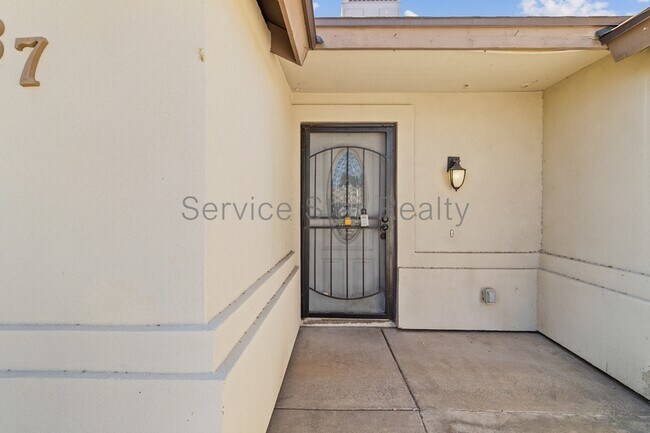 7737 West Hazelwood Street, Phoenix, AZ 85033 photo 3