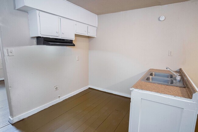 1319 Dawson St San Antonio, TX 78202 photo 5