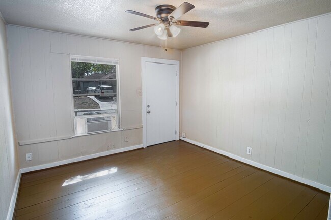 1319 Dawson St San Antonio, TX 78202 photo 3