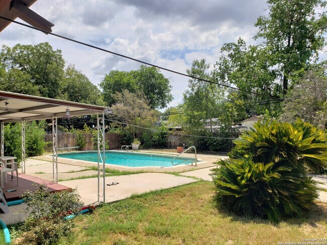 4258 Treegarden Dr San Antonio, TX 78222 photo 2
