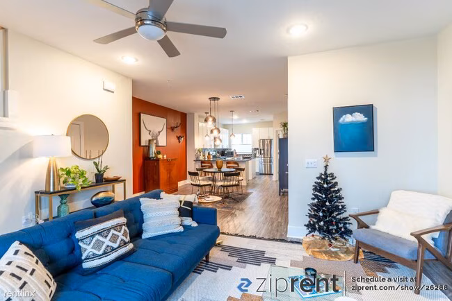 2827 Manor Rd Austin, TX 78722 photo 3