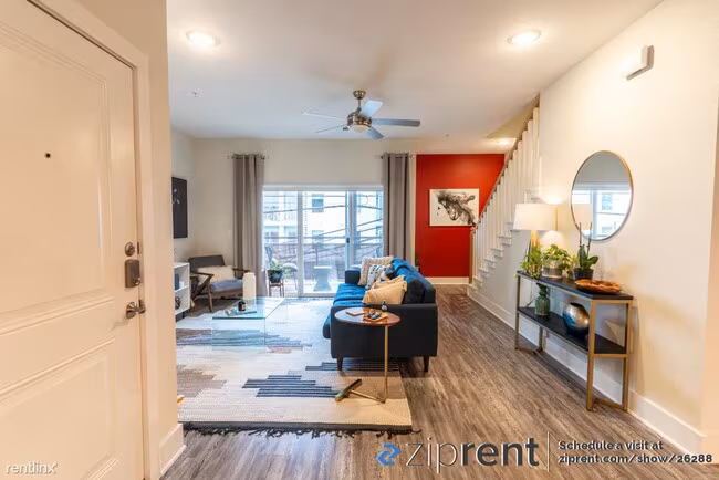 2827 Manor Rd Austin, TX 78722 photo 2