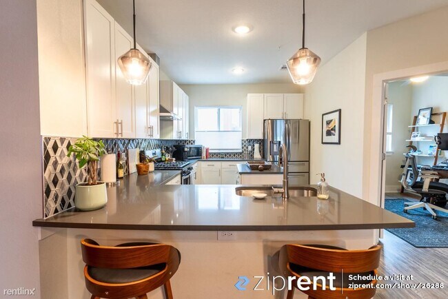 2827 Manor Rd Austin, TX 78722 photo 5