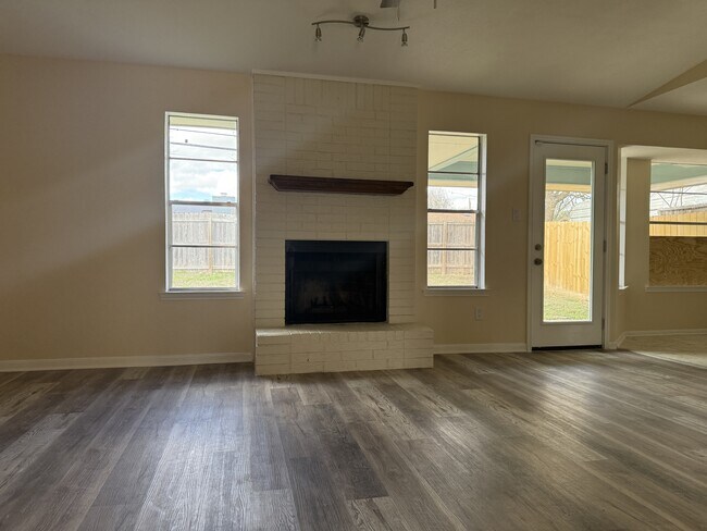 1409 Opal Rd Killeen, TX 76543 photo 2