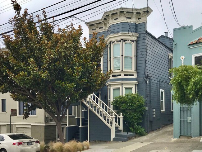 Charm-Filled 1BR/1BA Prime Noe Valley Condo - PROGRESSIVE photo 2