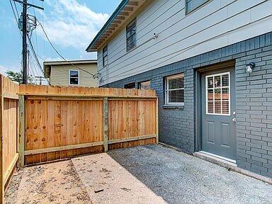 1906 Hearthstone Dr Austin, TX 78757 photo 2